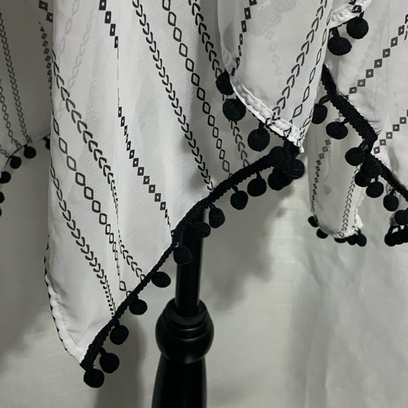 Ladies coverup - Picture 3 of 3